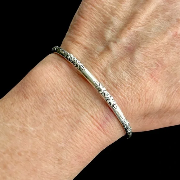 Silpada etched sterling silver retired Willow bangle bracelet B2428